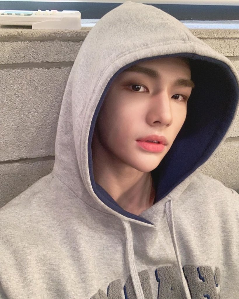 아침부터 스키즈현진 사진보니꺼 기분째진다 | 인스티즈