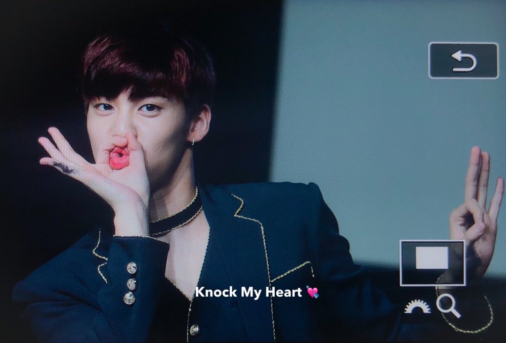 똑같이 팬싸하면 국헌이 손은 깨끗한데 유빈이 손은 왜 항상 매직이 묻어있는거야 | 인스티즈