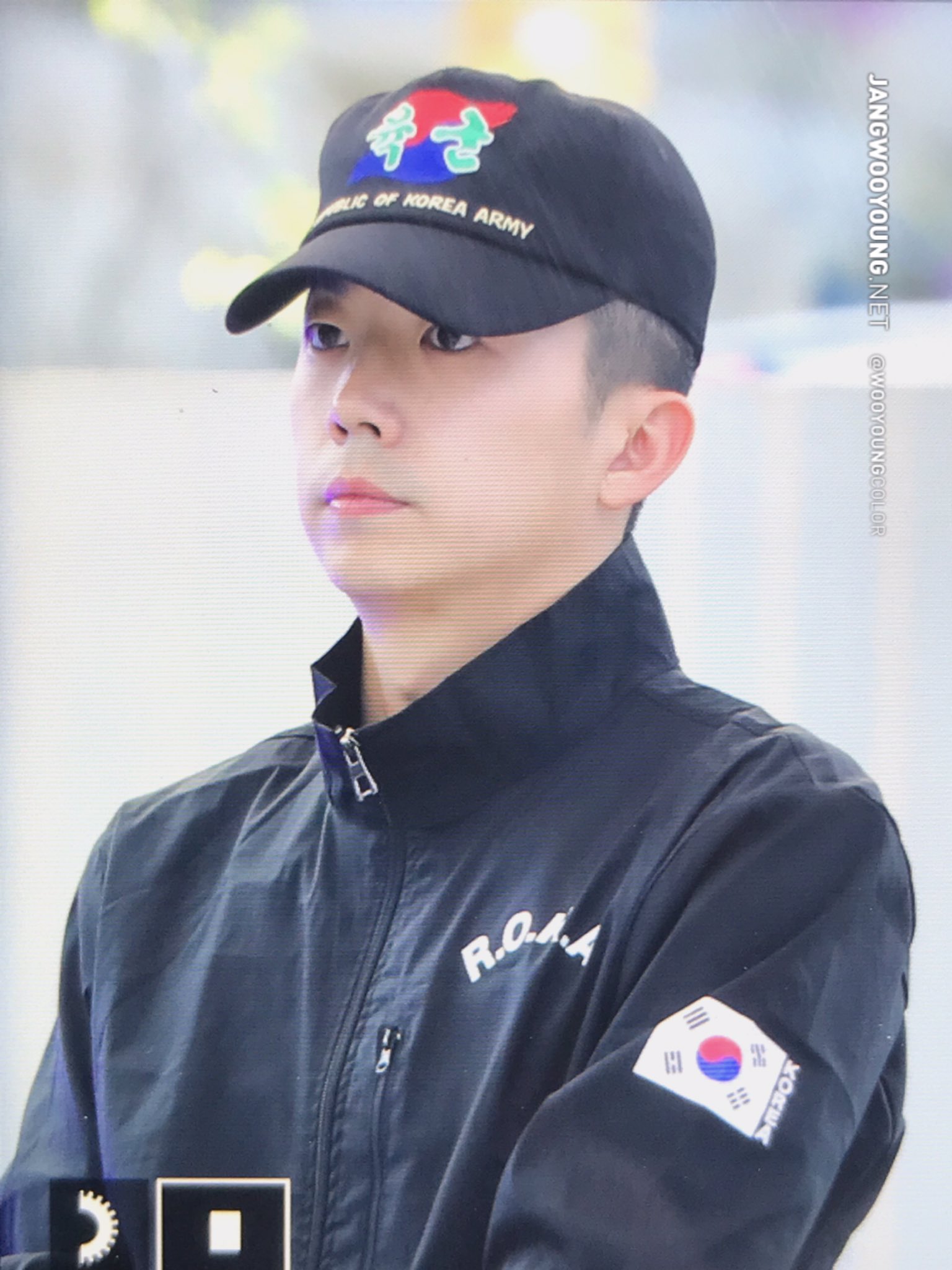 우영 보송보송 군복 사진 찾아왔다 다들 주목... | 인스티즈