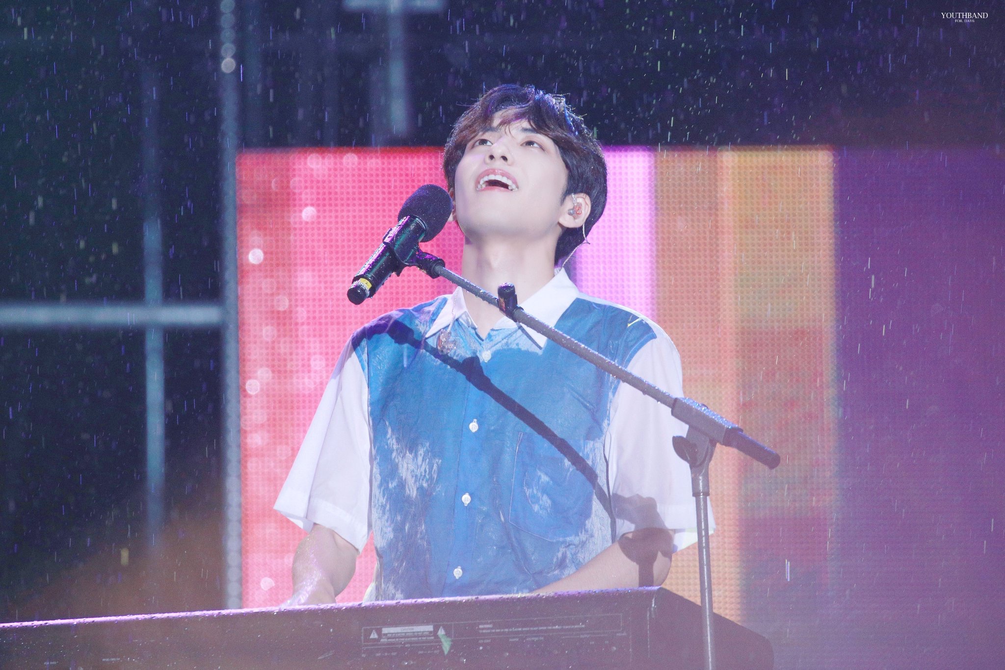 데이식스 원필 빗속에서 피아노치면서 노래부르는 거 ㄹㅇ 쩔어 | 인스티즈