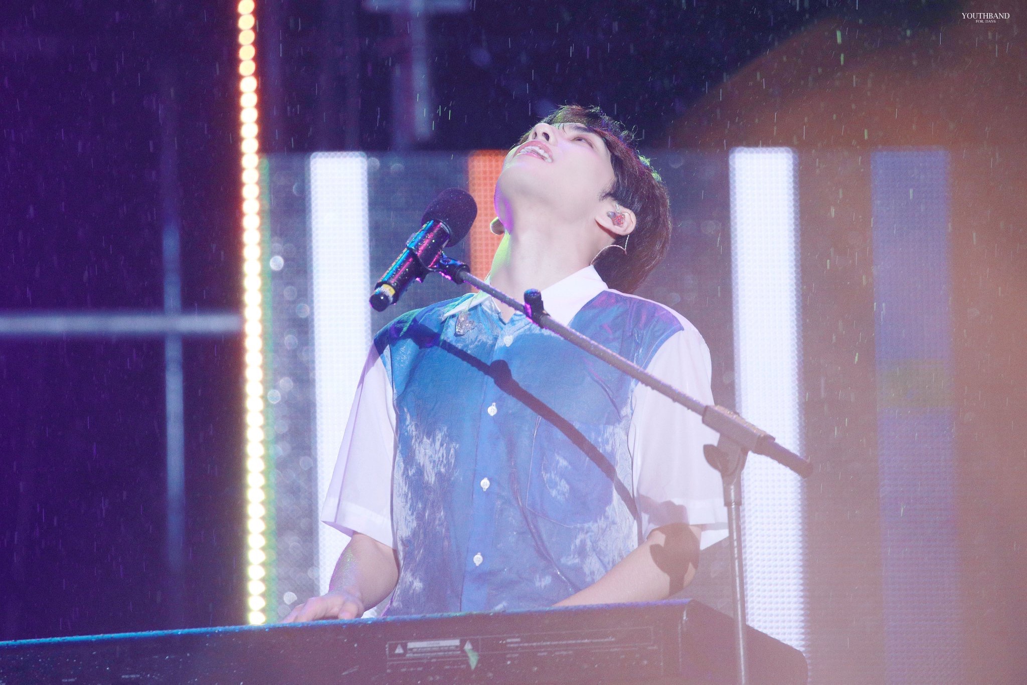 데이식스 원필 빗속에서 피아노치면서 노래부르는 거 ㄹㅇ 쩔어 | 인스티즈