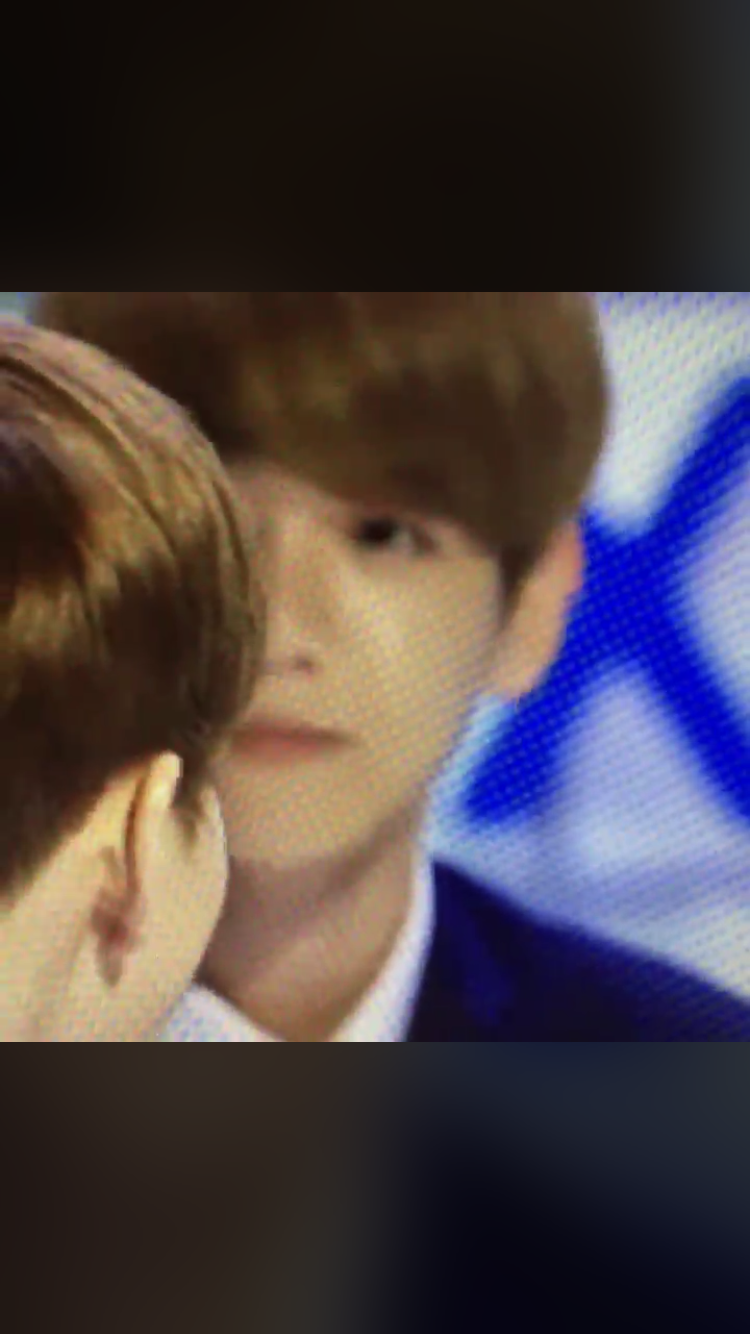 백현 이 움짤 갖고싶은데ㅠㅠㅠ | 인스티즈