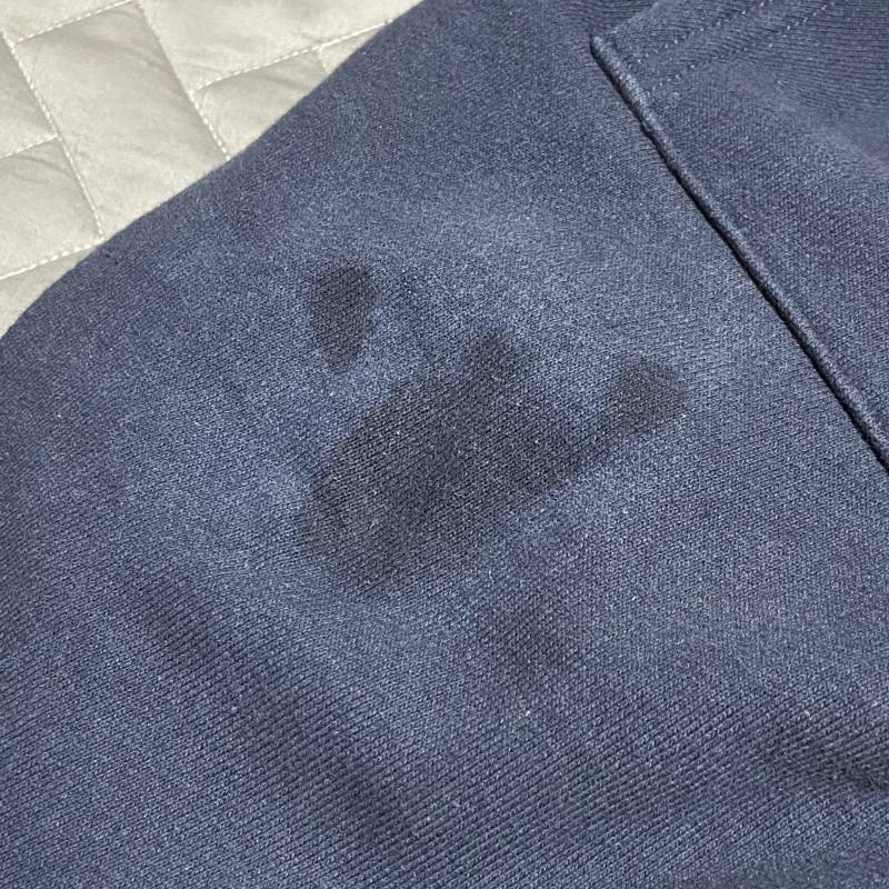 이거 후드티 얼룩인데 무슨 얼룩일까... 내가 미쳐 | 인스티즈