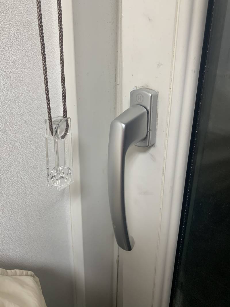 베란다 문 도대체 어떻게 여는지 모르겠어 제발 도와줘 | 인스티즈