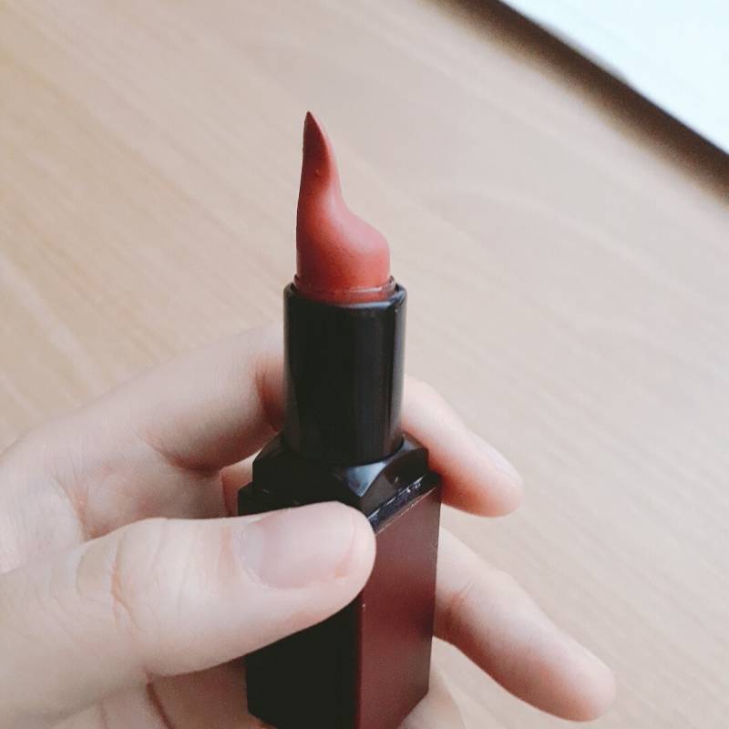 나처럼 립스틱모양 이상하게 쓰는사람 못봄 | 인스티즈