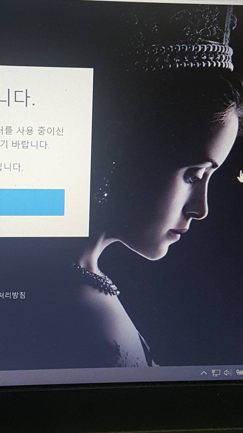 넷플 항상 궁금했는데 배경에 있는 이거는 무슨 작품이ㅇㅑ? | 인스티즈