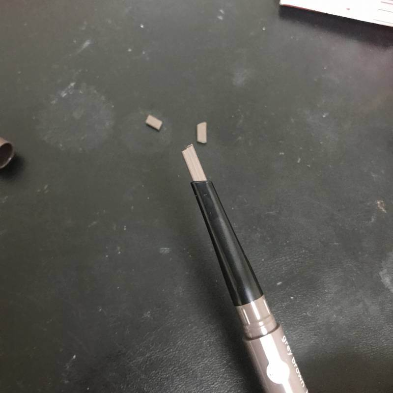 아 아이브로우 새로 샀는데 조각났다 | 인스티즈