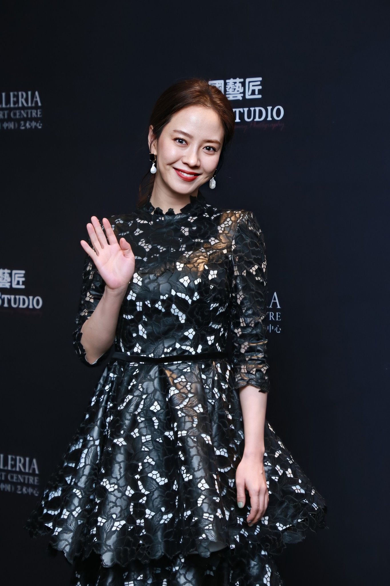 배우들 다 잘났으니까 누구 치지 말고... 난 내배우 사진 놓고간다 | 인스티즈