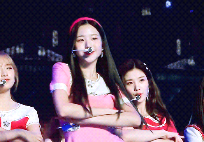 [잡담] 장원영 베레모랑 머리띠 둘 중 하나 골라본다면 | 인스티즈