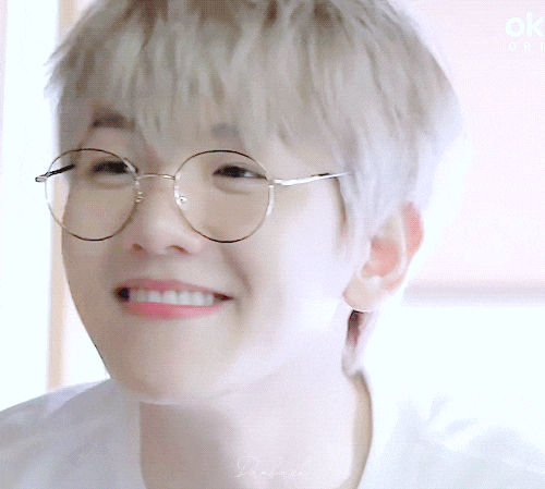 백현이는 애굣살도 넘 예쁨 | 인스티즈