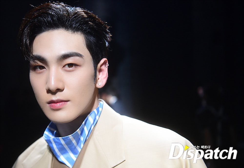 디패가 강동호(뉴이스트) 사진 올리면서 쓴 기사 제목 ㅋㅋㅋㅋㅋㅋ 뭔데 ㅋㅋㅋㅋ | 인스티즈