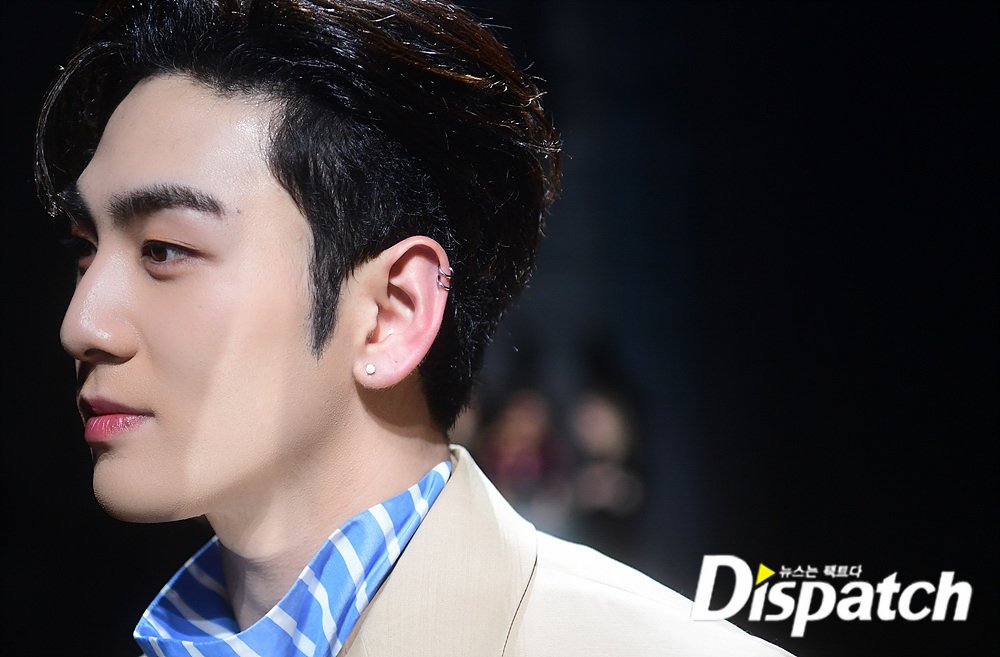 디패가 강동호(뉴이스트) 사진 올리면서 쓴 기사 제목 ㅋㅋㅋㅋㅋㅋ 뭔데 ㅋㅋㅋㅋ | 인스티즈