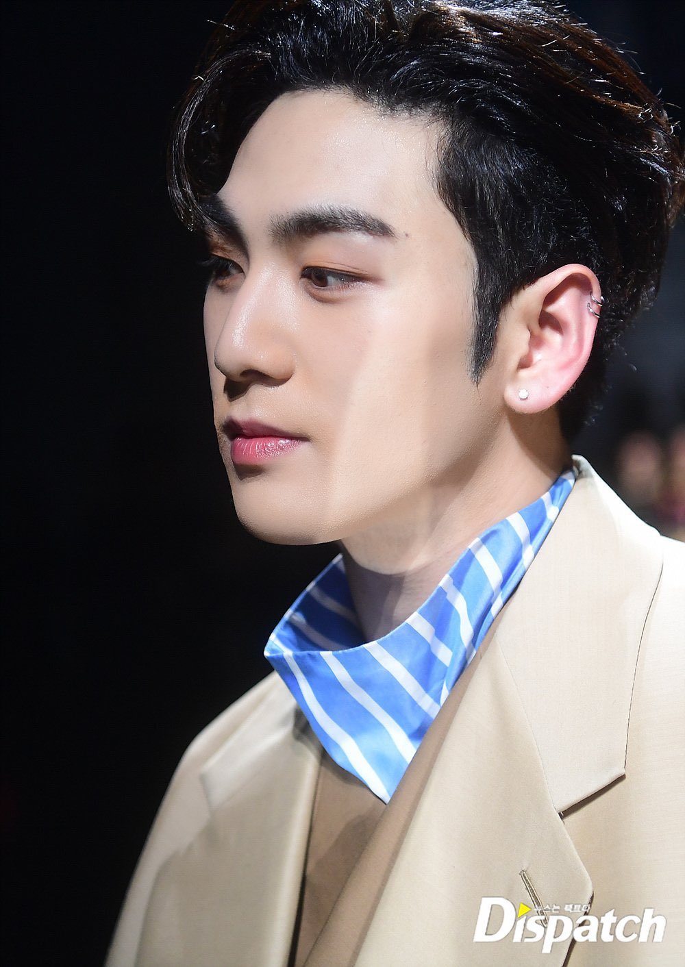 디패가 강동호(뉴이스트) 사진 올리면서 쓴 기사 제목 ㅋㅋㅋㅋㅋㅋ 뭔데 ㅋㅋㅋㅋ | 인스티즈