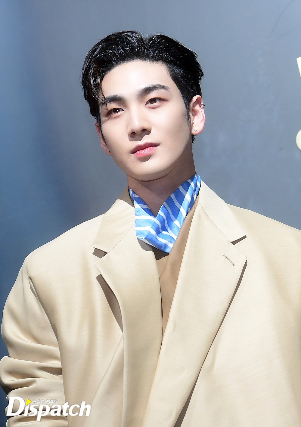 디패가 강동호(뉴이스트) 사진 올리면서 쓴 기사 제목 ㅋㅋㅋㅋㅋㅋ 뭔데 ㅋㅋㅋㅋ | 인스티즈