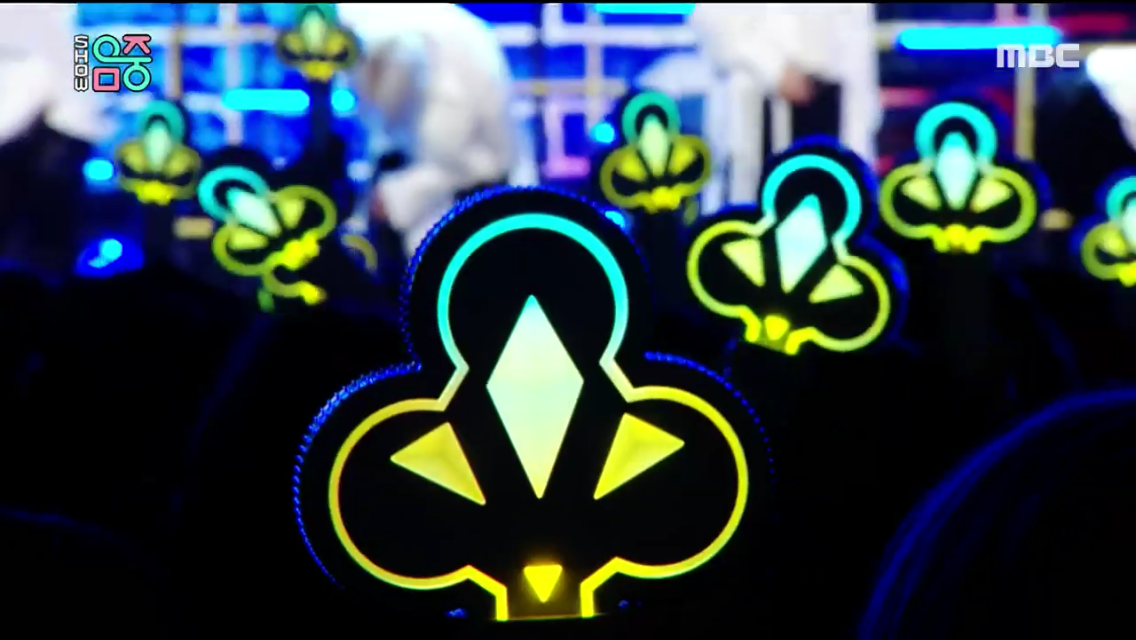 투톤 응원봉들 너무 이뿌다..... | 인스티즈