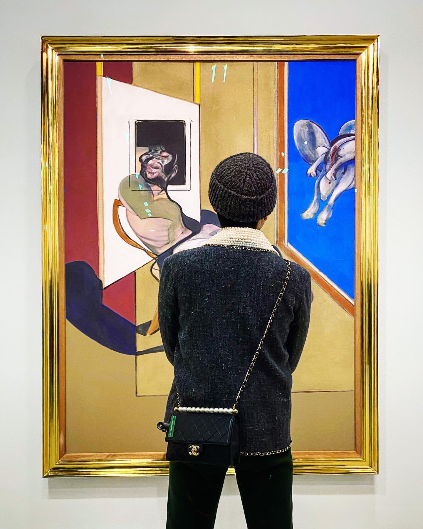 지디 샤넬쇼 오기전에 고새 또 가방 커스텀했나봐 | 인스티즈