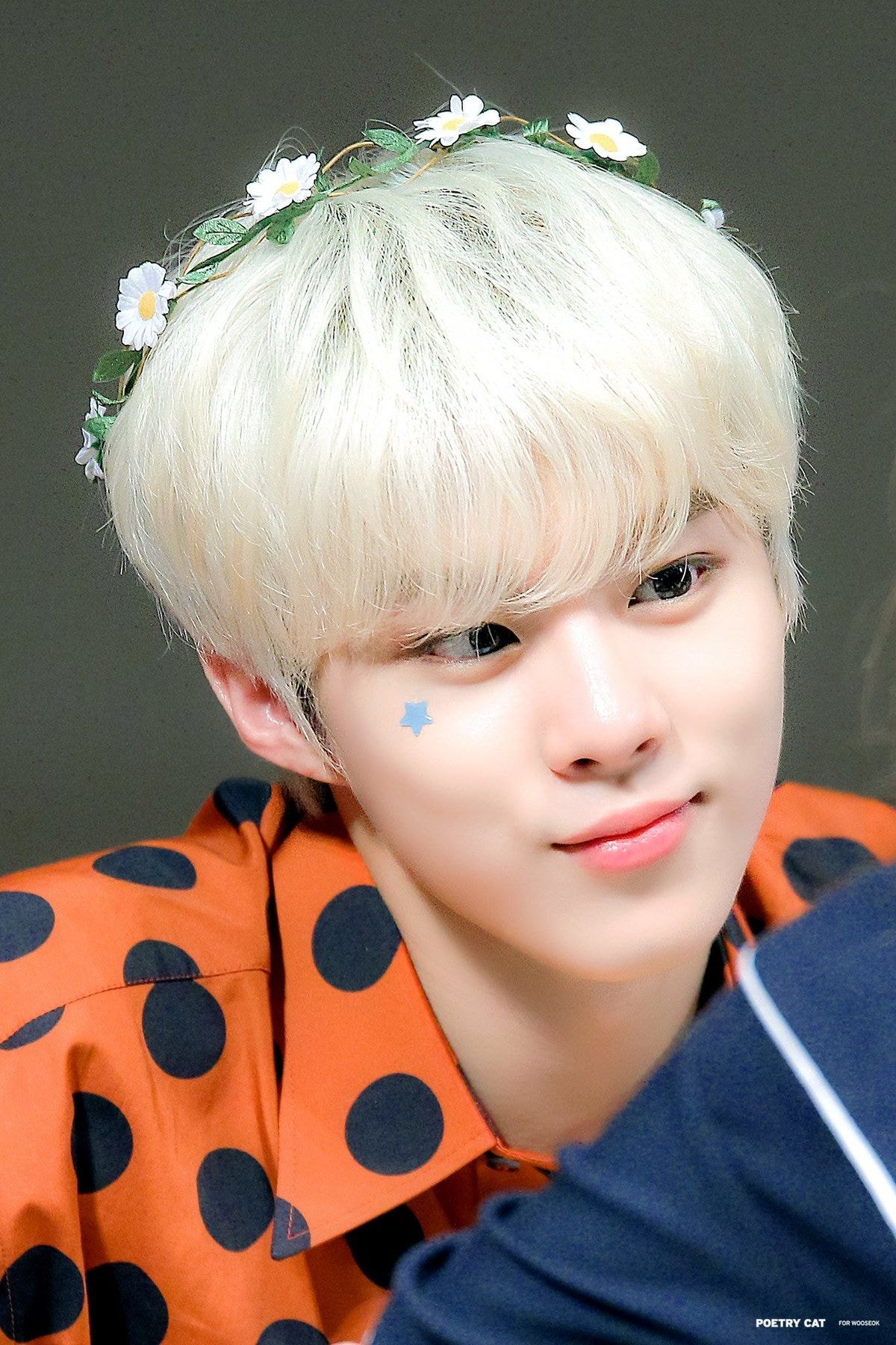 김우석 왜 이렇게 예쁘게 쳐다보는데.. | 인스티즈