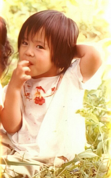 동네에서 예쁜편은 아니었으나 버스타면 사람들이 다 쳐다봤다던 내배우 어린시절 짤들 놓고간다 | 인스티즈