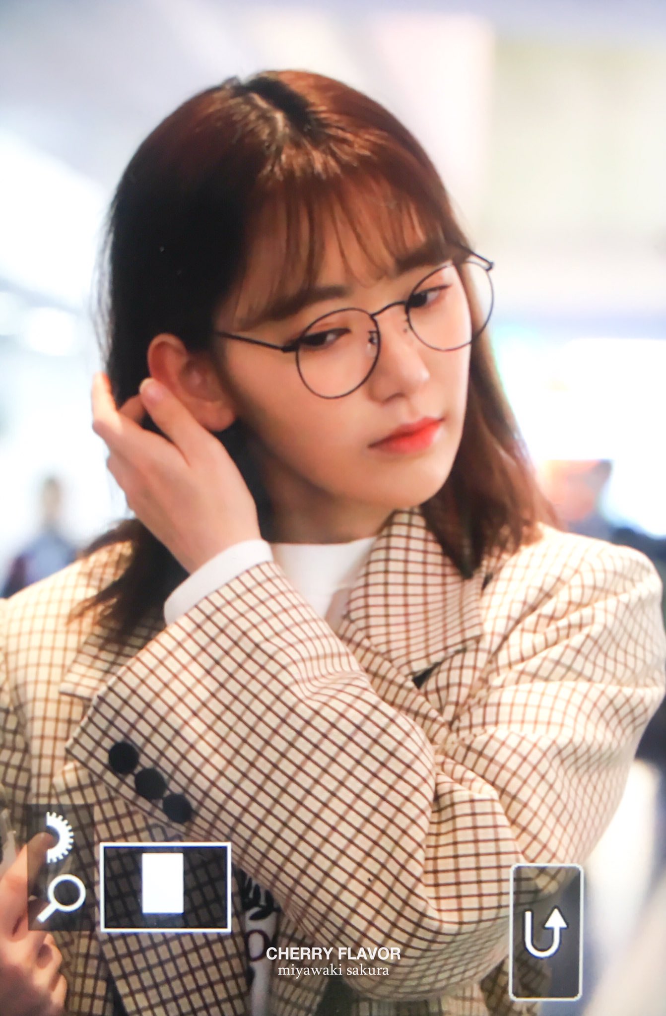 오늘 사쿠라 입국하는데 착장 귀엽다 | 인스티즈