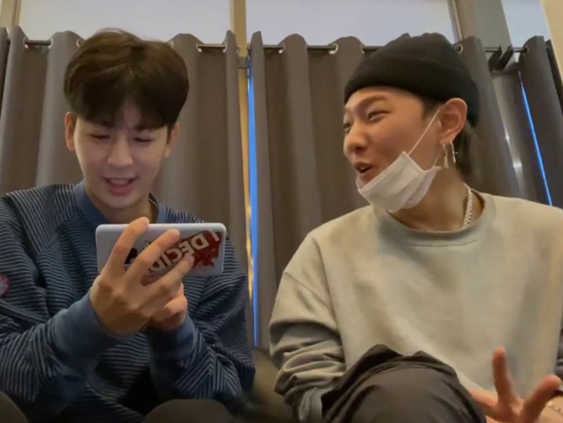 아 소름 아이콘송윤형 폰에 이거봄? | 인스티즈