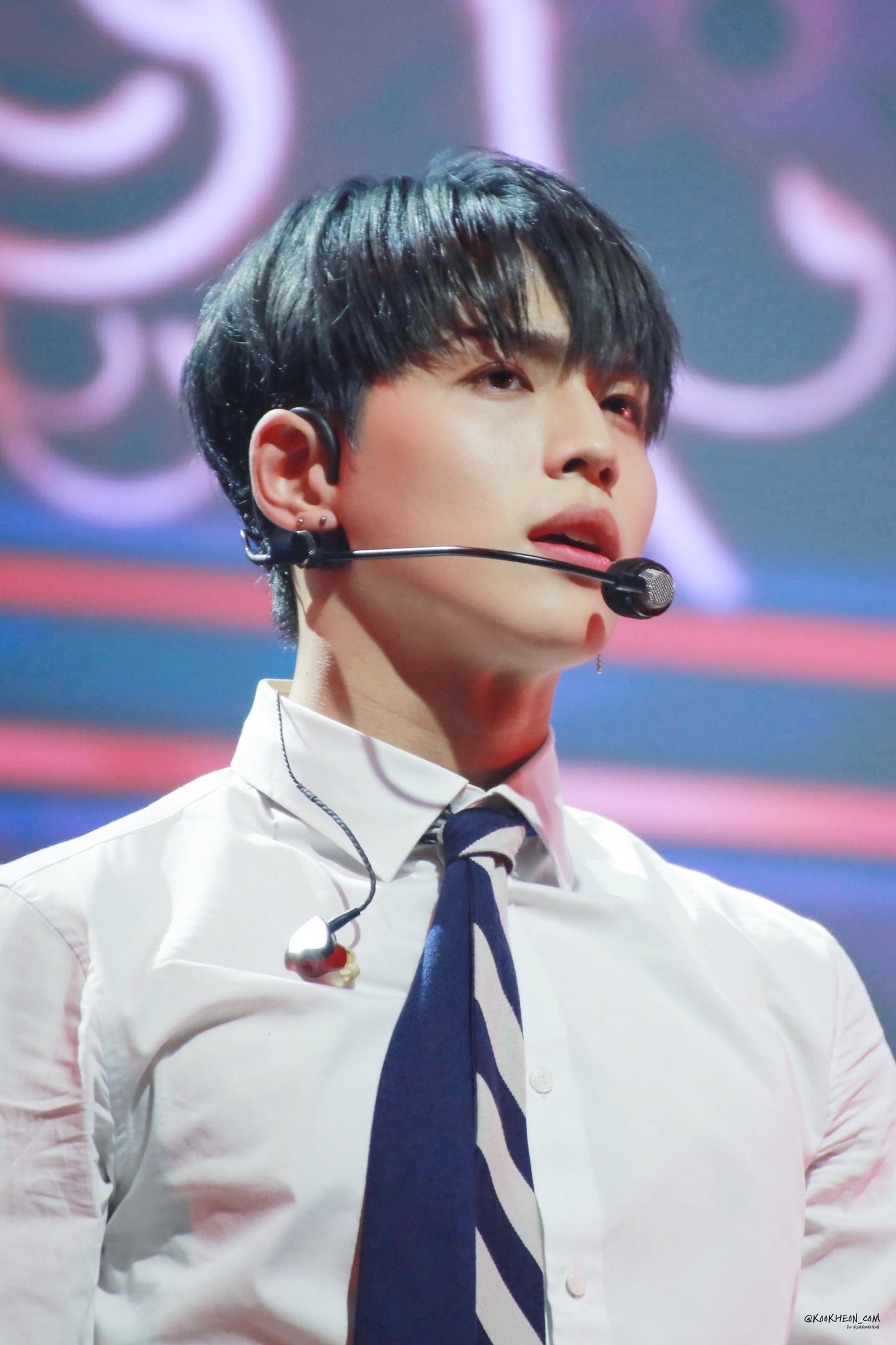 비오브유 전광판으로 보는거랑 실물 갭차이에 놀라버렸고 | 인스티즈