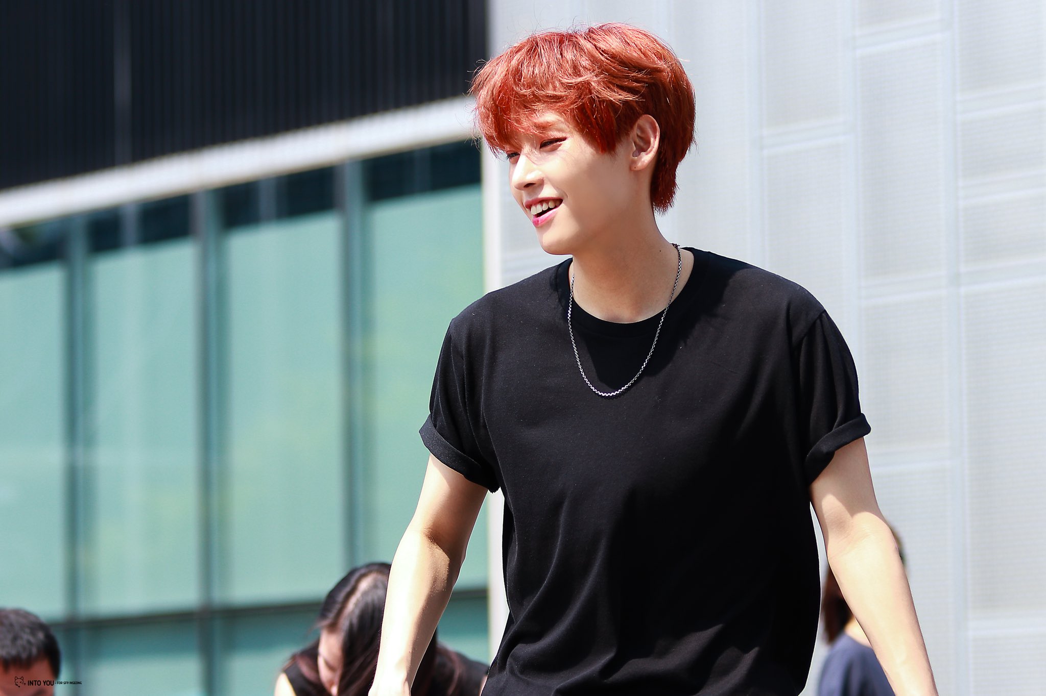 그 시절 우리가 사랑했던 검은 반팔 김인성 | 인스티즈