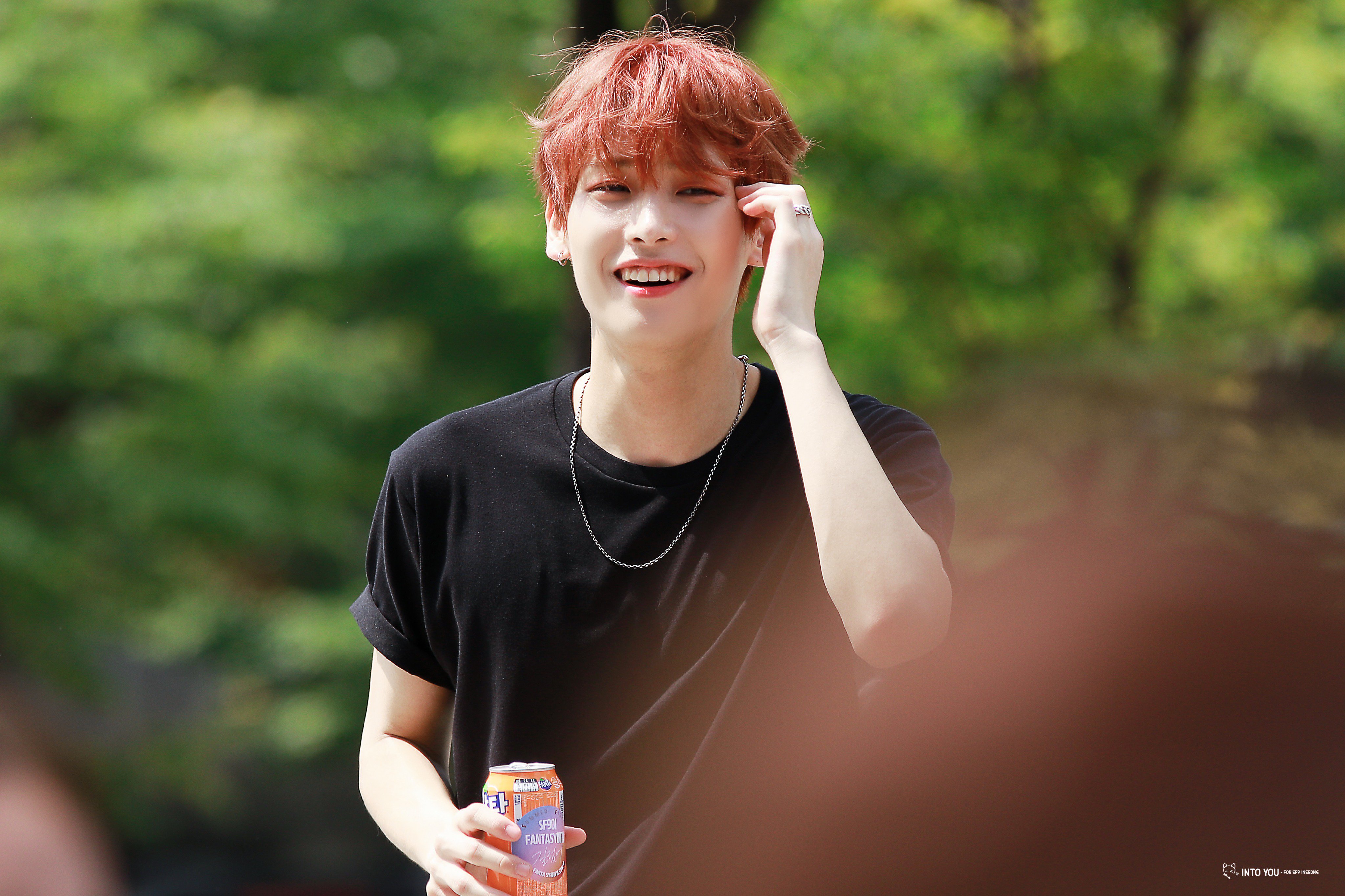 그 시절 우리가 사랑했던 검은 반팔 김인성 | 인스티즈