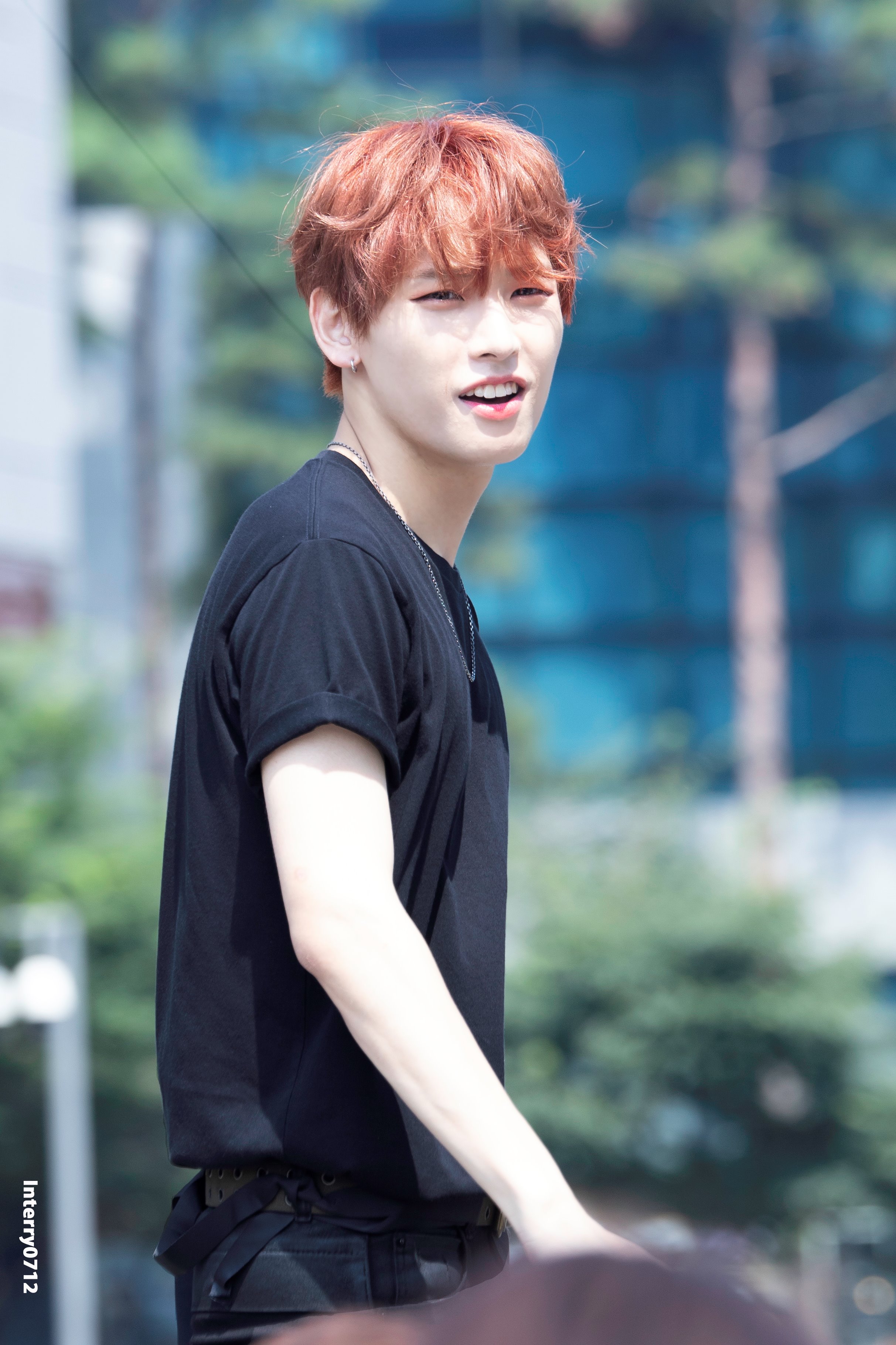 그 시절 우리가 사랑했던 검은 반팔 김인성 | 인스티즈