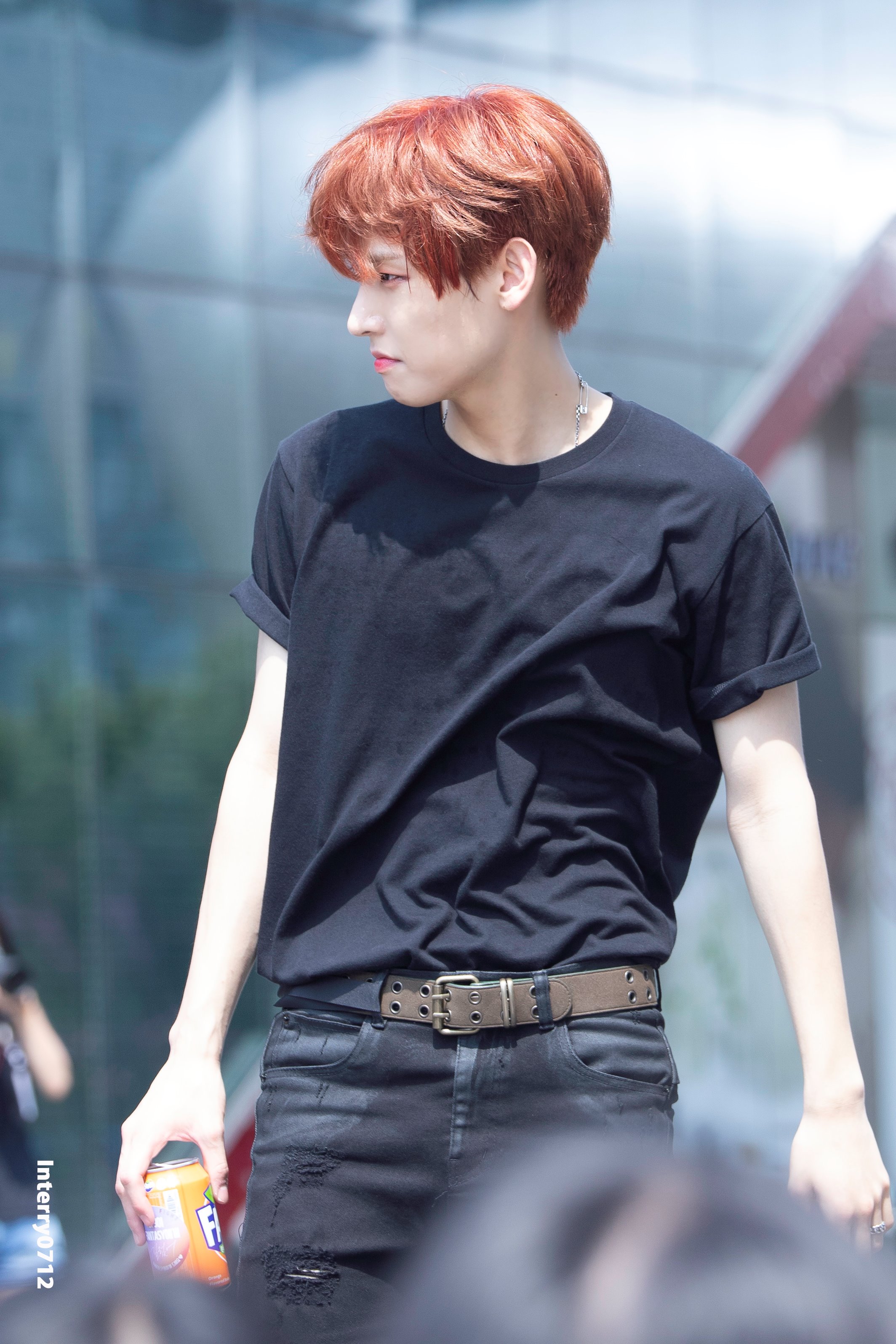 그 시절 우리가 사랑했던 검은 반팔 김인성 | 인스티즈