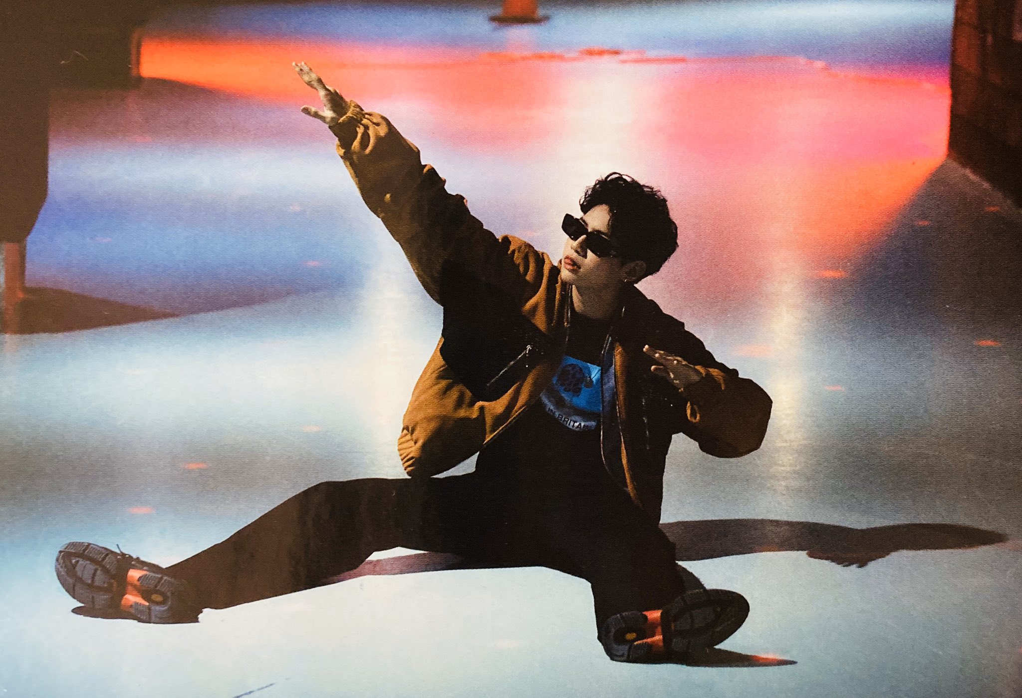 세상 사람들 우리 진혁이 90년대 스타일로 화보 찍은 거 한 번만 봐줘요.... | 인스티즈