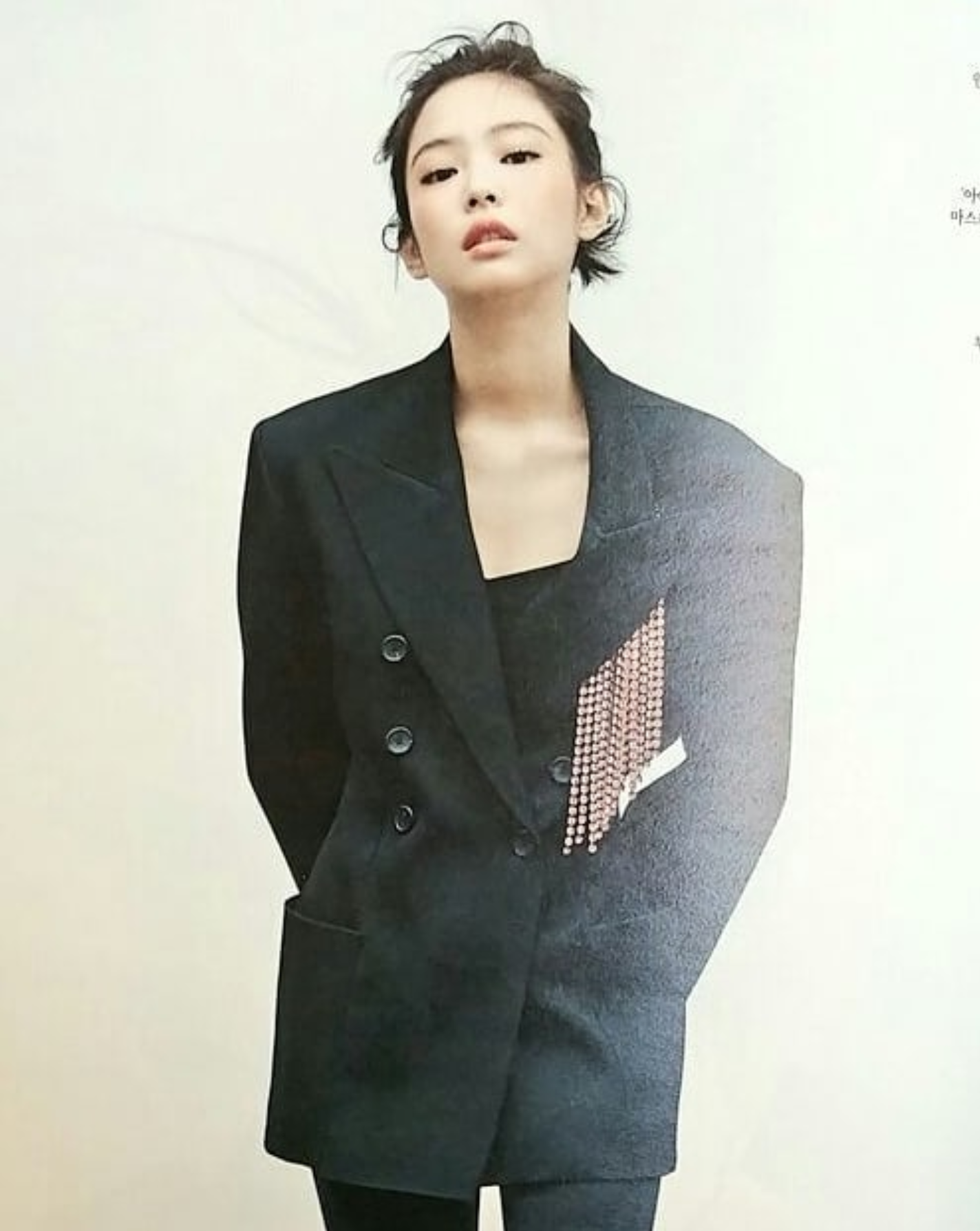 와 난 제니 이런 화장 연하고 어두운 섀도우 잘 안 쓴 느낌 너무 좋아 | 인스티즈