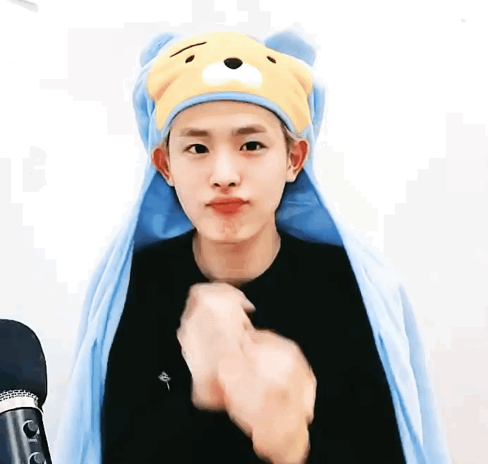 아 최병찬 뭐야 이거 귀 뒤로 넘긴거 뭐야 너무 귀여워 아 미쳤어 진짜 뭐야 너ㅜ 귀여워서 머리 깨 아 진심 심장 아픈데? 악 진짜 한입거리 와랄랄라 와앙 흐앙 뿅뿅 나타나는가 뭐야 ㄱㅇㅇ | 인스티즈