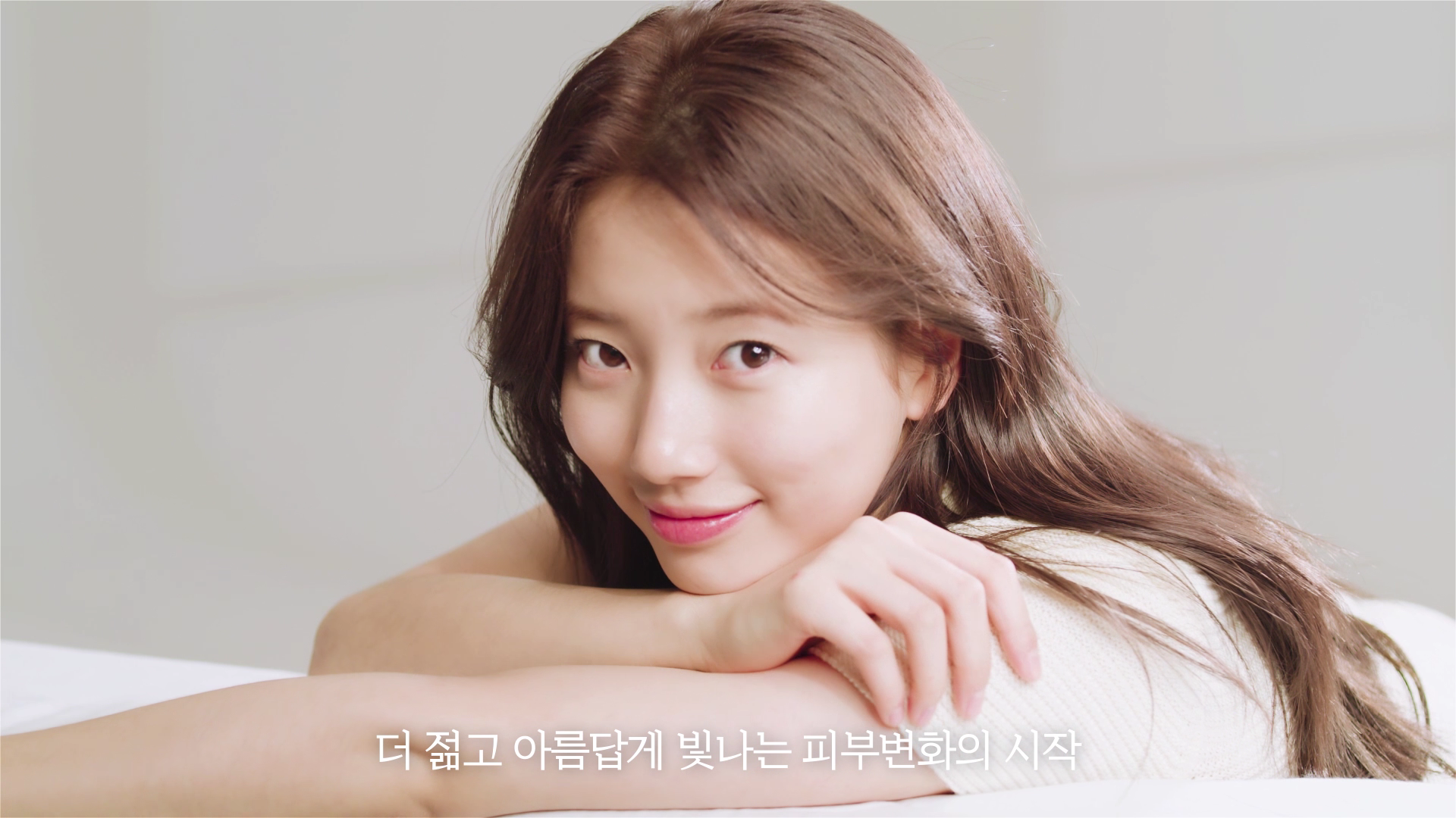 수지처럼 진짜 예쁜 사람들은 쌩얼에 가까운 옅은 메이크업이 제일 예뻐 | 인스티즈