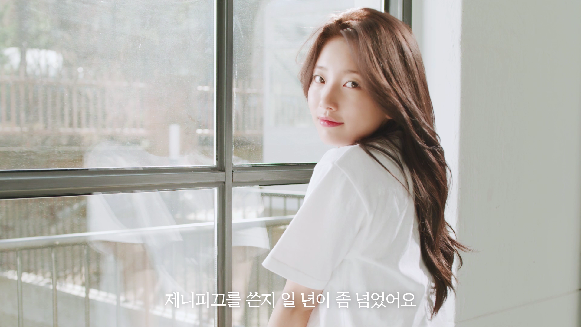 수지처럼 진짜 예쁜 사람들은 쌩얼에 가까운 옅은 메이크업이 제일 예뻐 | 인스티즈