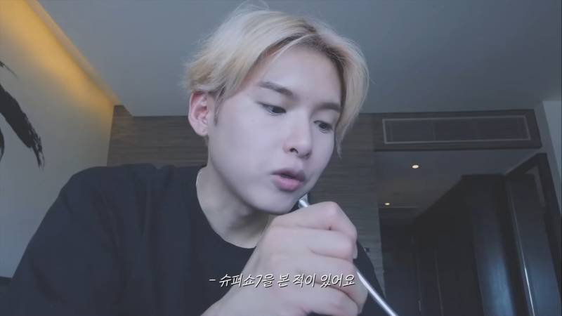 군대 간 아이돌이 휴가나와서 팀 콘서트 보는 느낌 | 인스티즈