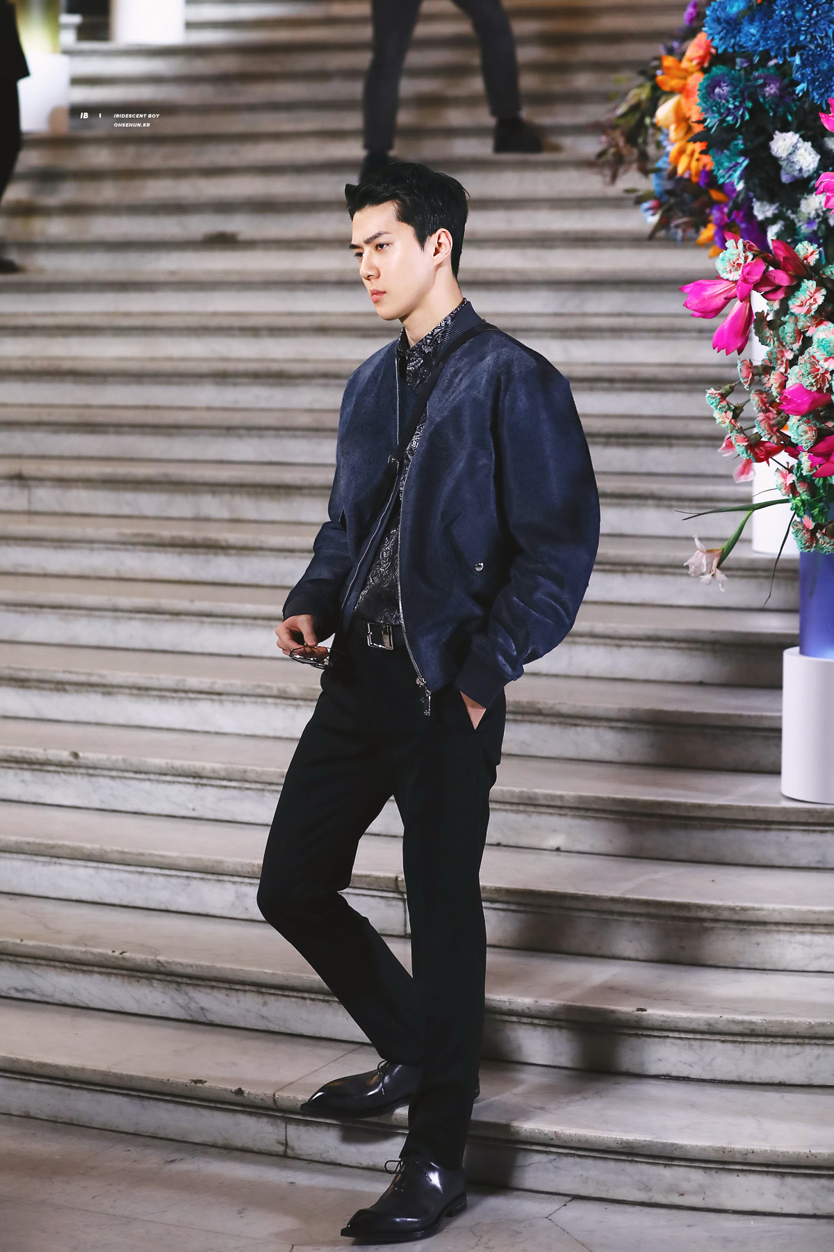 루이비통 본사에서 뷰티폴 보이라고 불리는 사람 누구? 특별히 옷 맞춰줘서 보내준 사람 누구? 이름 박아서 가방 보내준 사람 누구? | 인스티즈