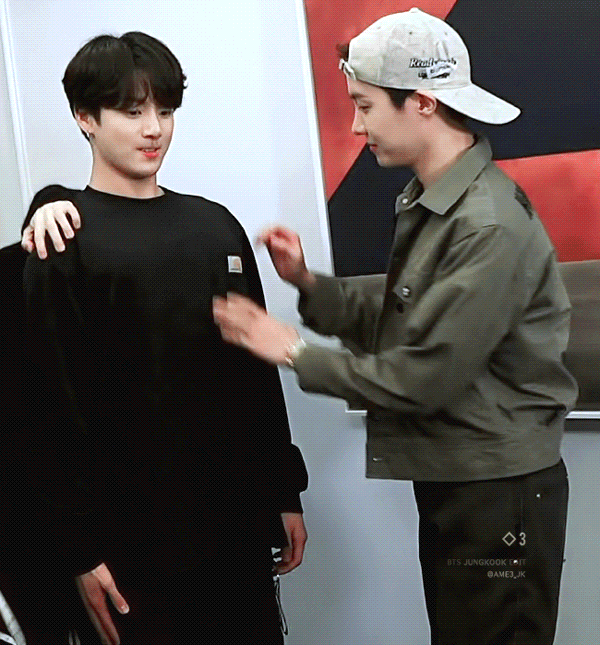 방탄 서로 몸좋은걸 그냥 보고만 있지를 못함ㅋㅋㅋㅋㅋㅋ | 인스티즈