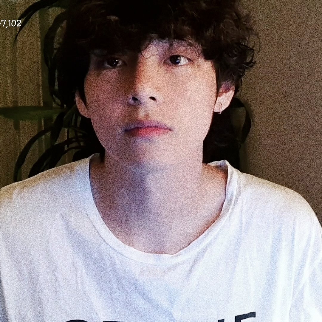 쌩얼로 브이앱해도 잘생긴 아이돌을 좋아한다는것 | 인스티즈