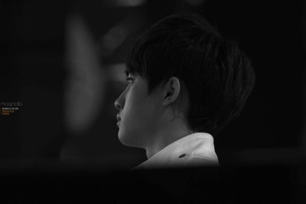 경수 이사진 왜이리 눈이 유독 초롱초롱반짝반짝하냐 | 인스티즈