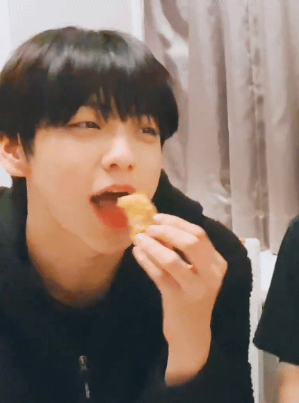 최수빈 볼 한번만 빨아먹고 싶다 | 인스티즈