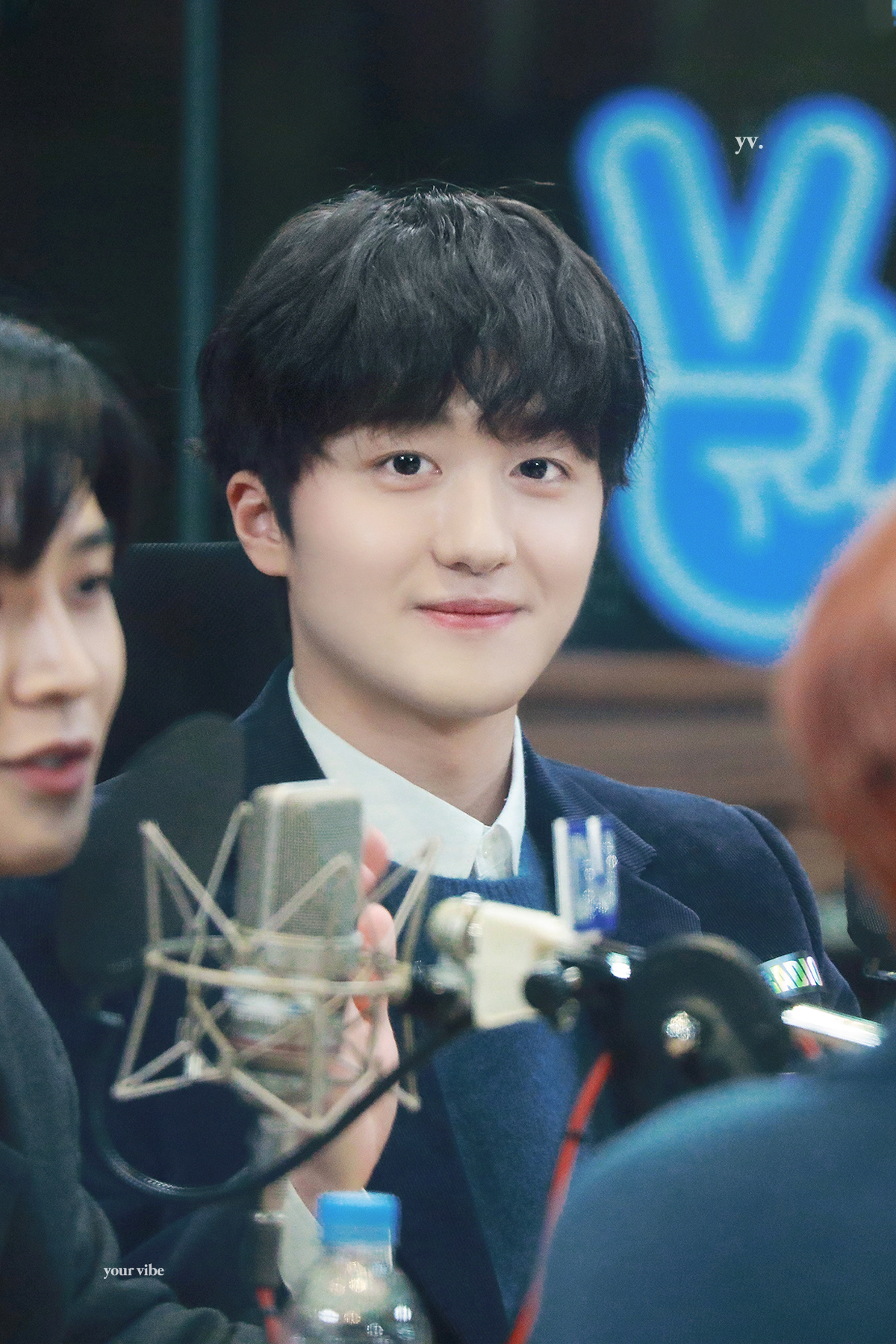 타지들 브이엡 보는 틈에 찬희 들튀~.~ | 인스티즈