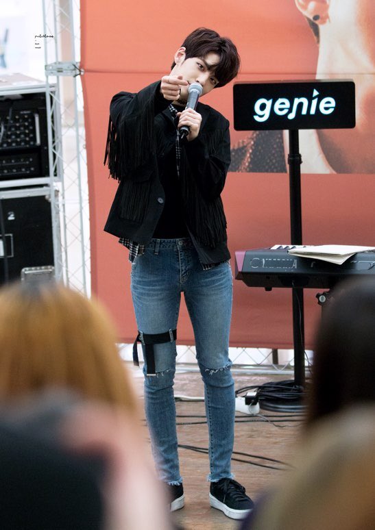 원필 데뷔하고 쭈욱 슬랜더인거 너무 좋아서 우는중 | 인스티즈