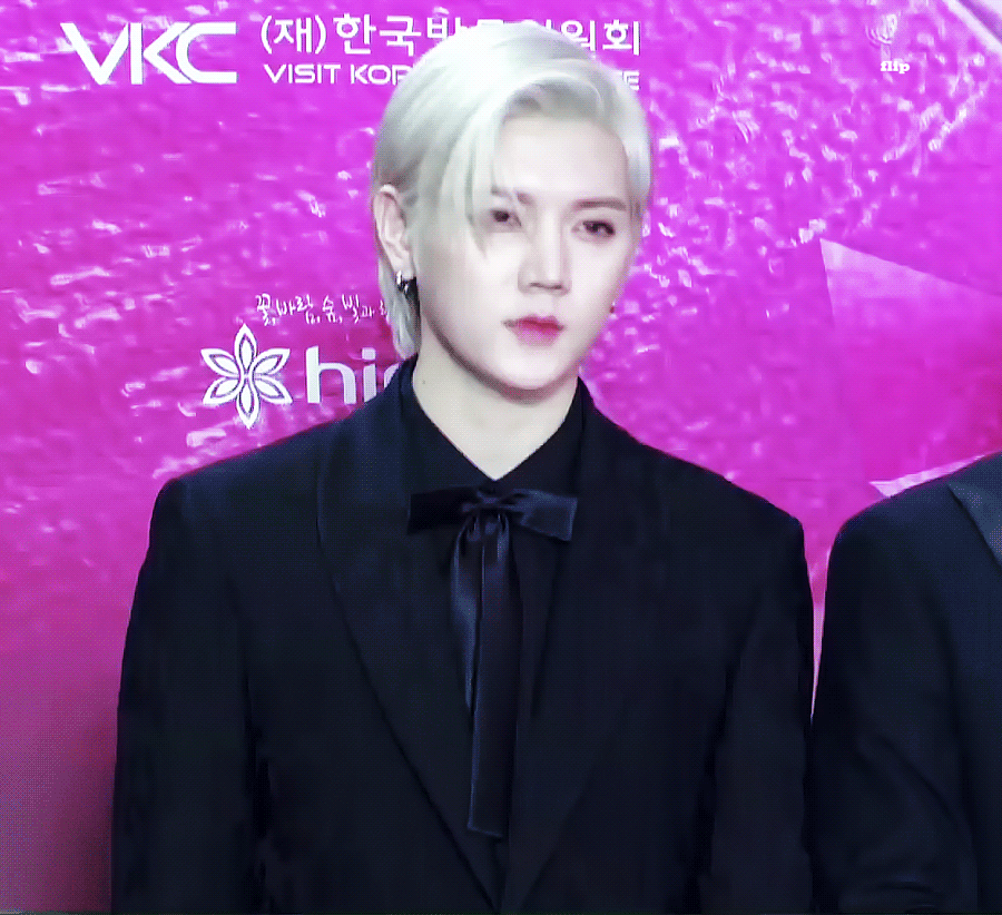 서가대 레드카펫이랑 무대 할 때 뉴이스트 렌 스타일링 각각 달랐는데 | 인스티즈