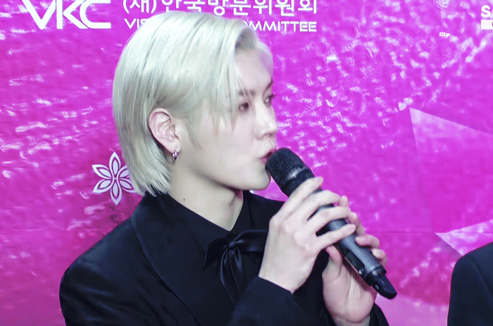 서가대 레드카펫이랑 무대 할 때 뉴이스트 렌 스타일링 각각 달랐는데 | 인스티즈