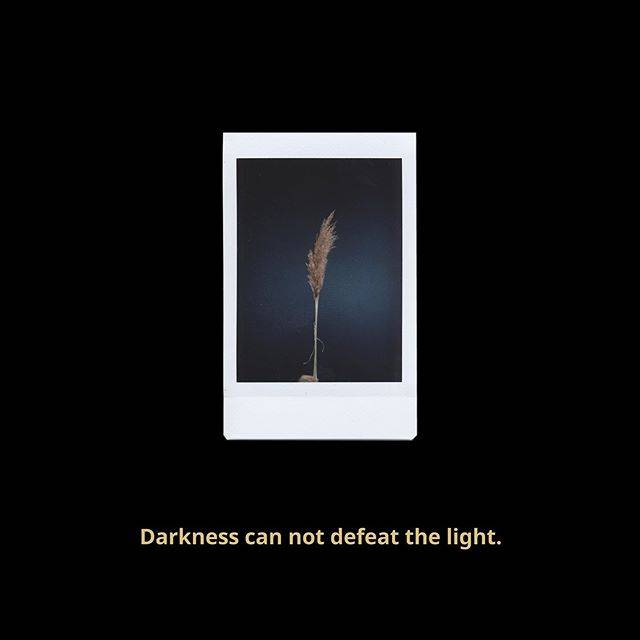 외로움과 싸우는 사람들을 위로하는 한 가수의 티저 문구.jpg | 인스티즈