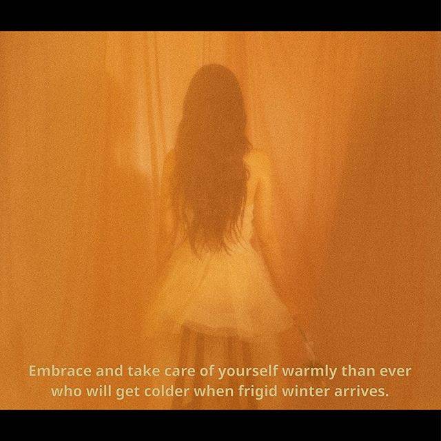 외로움과 싸우는 사람들을 위로하는 한 가수의 티저 문구.jpg | 인스티즈