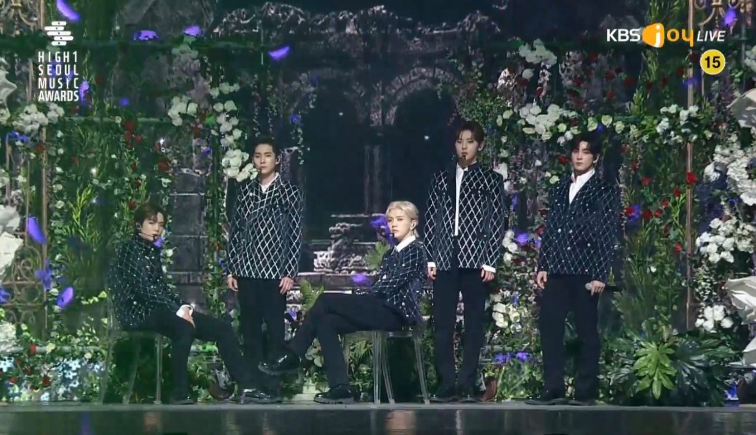 뉴이스트 꽃들 속에 있어도 바로 찾을 수 있음 | 인스티즈