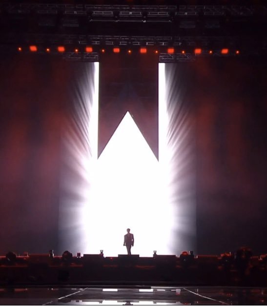 하성운 이러고 등장하는데 찐소름돋음 | 인스티즈