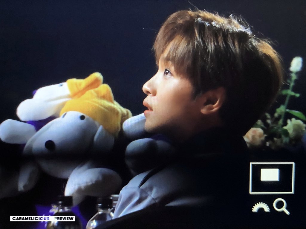 ㅋㅋㅋ 제노 대리수상 하고 내려올 때 | 인스티즈