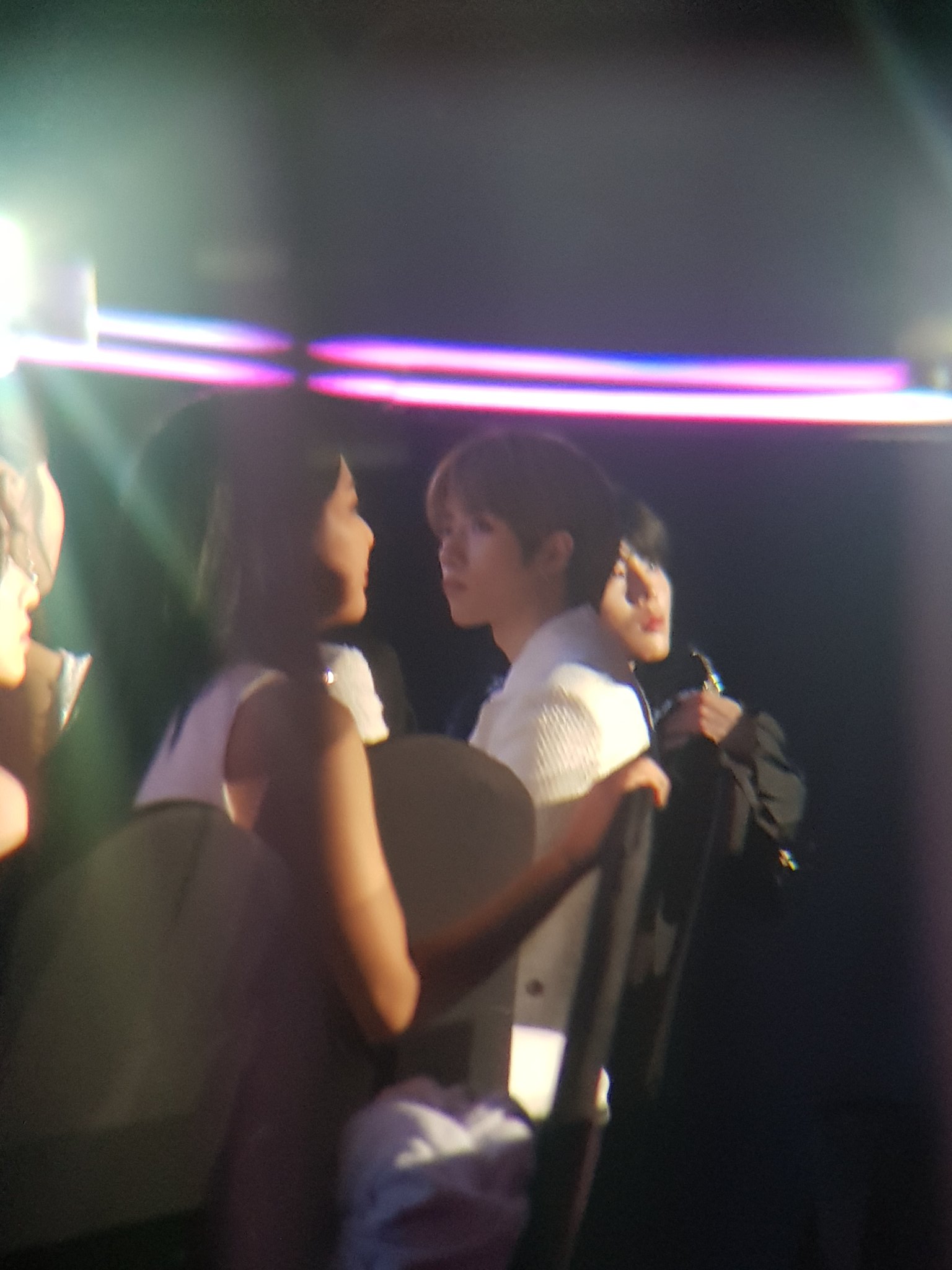 하성운 슈주님들 무대본다고 돌려앉은거봐 | 인스티즈